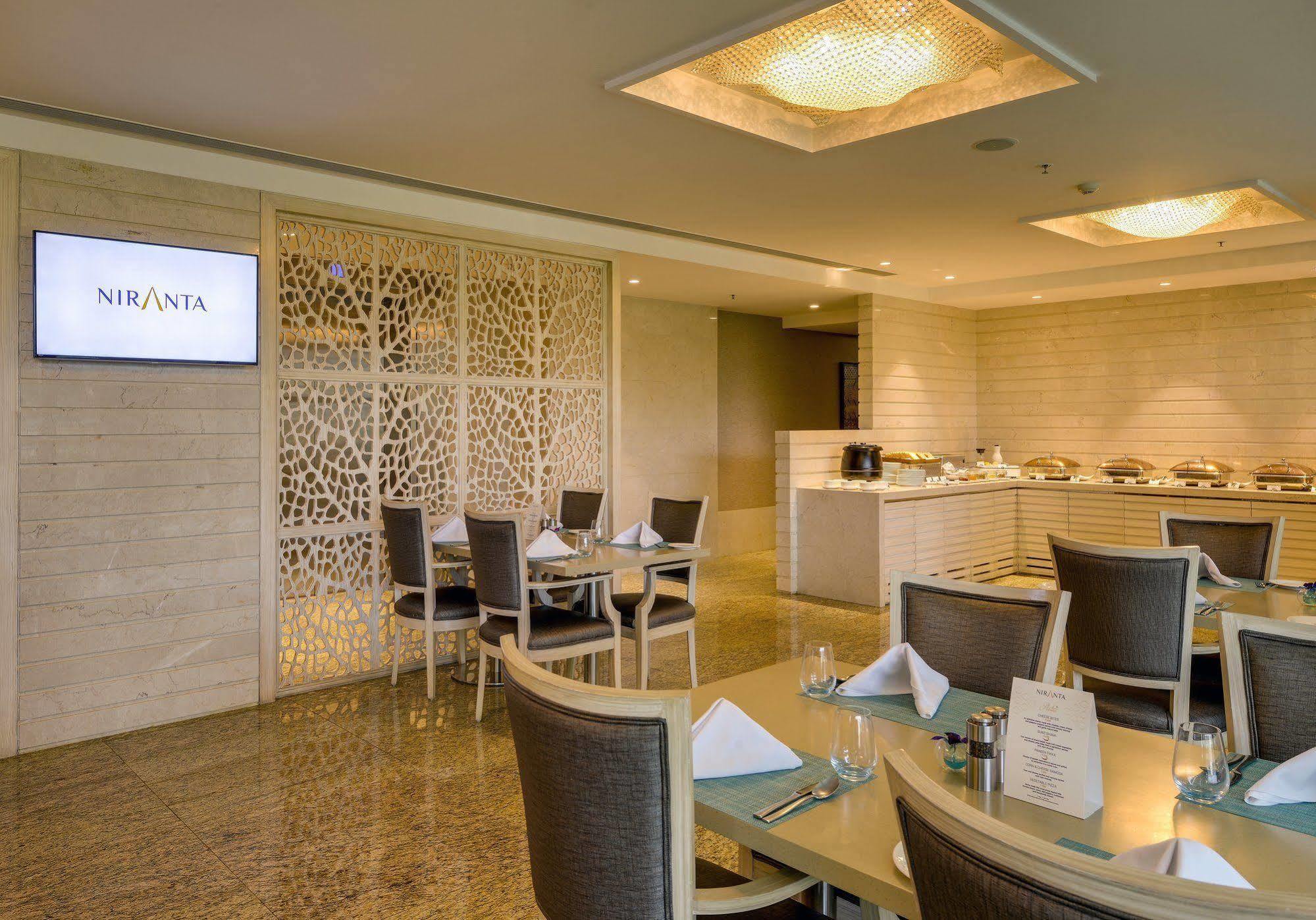 Niranta Transit Hotel Mumbai Airport - At Arrivals מראה חיצוני תמונה