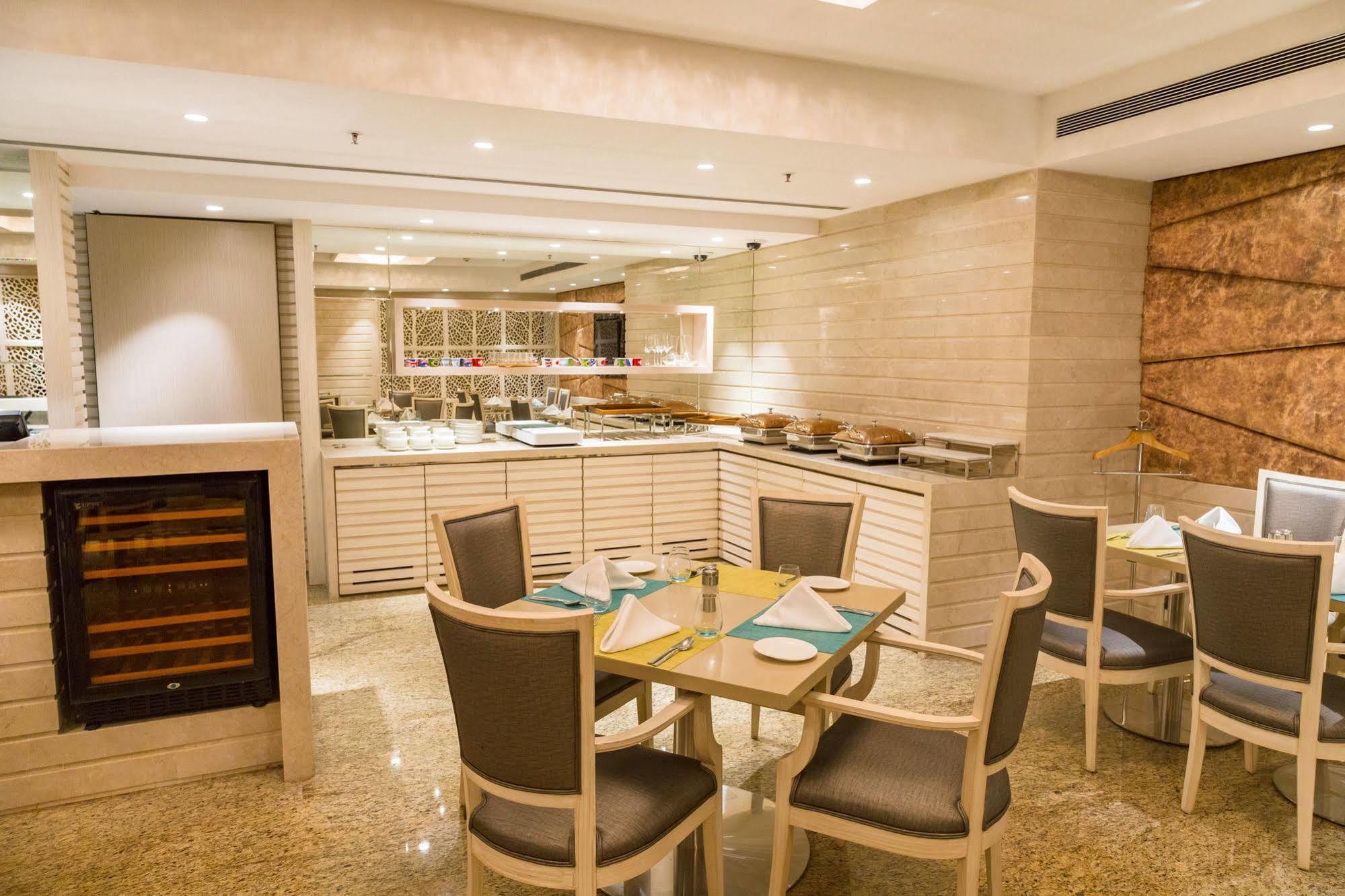 Niranta Transit Hotel Mumbai Airport - At Arrivals מראה חיצוני תמונה